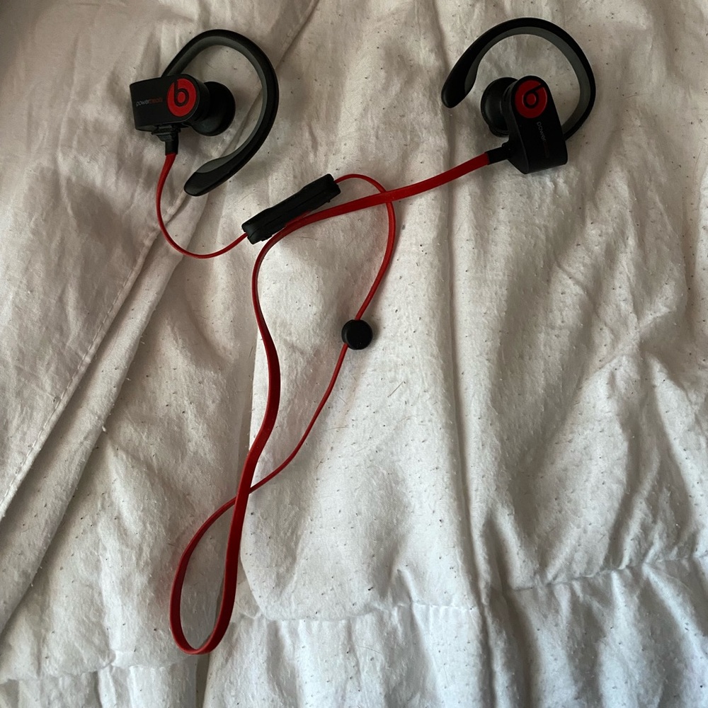 power beats by dre black and red